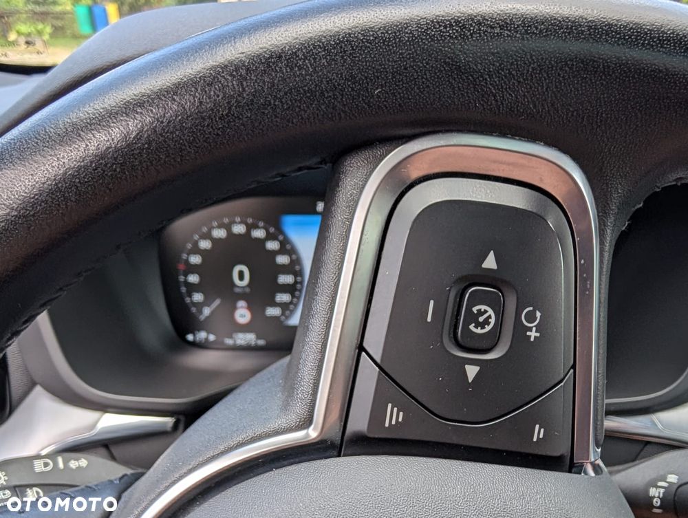 Volvo XC 60 D4 Momentum Pro - 24