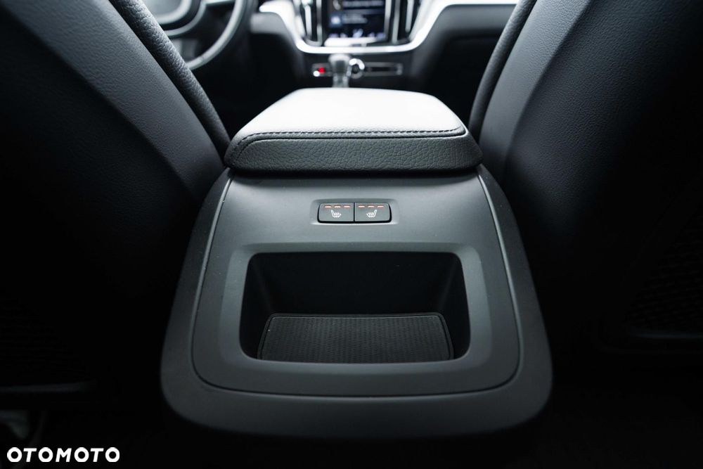 Volvo V60 Cross Country - 32