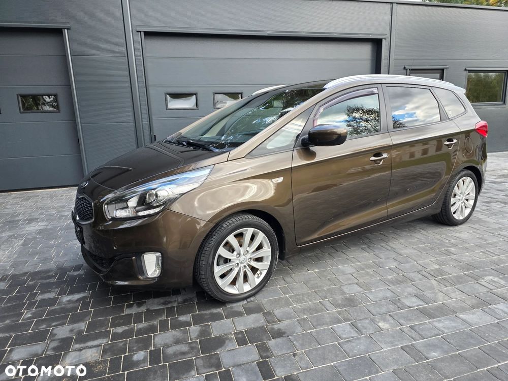 Kia Carens - 5
