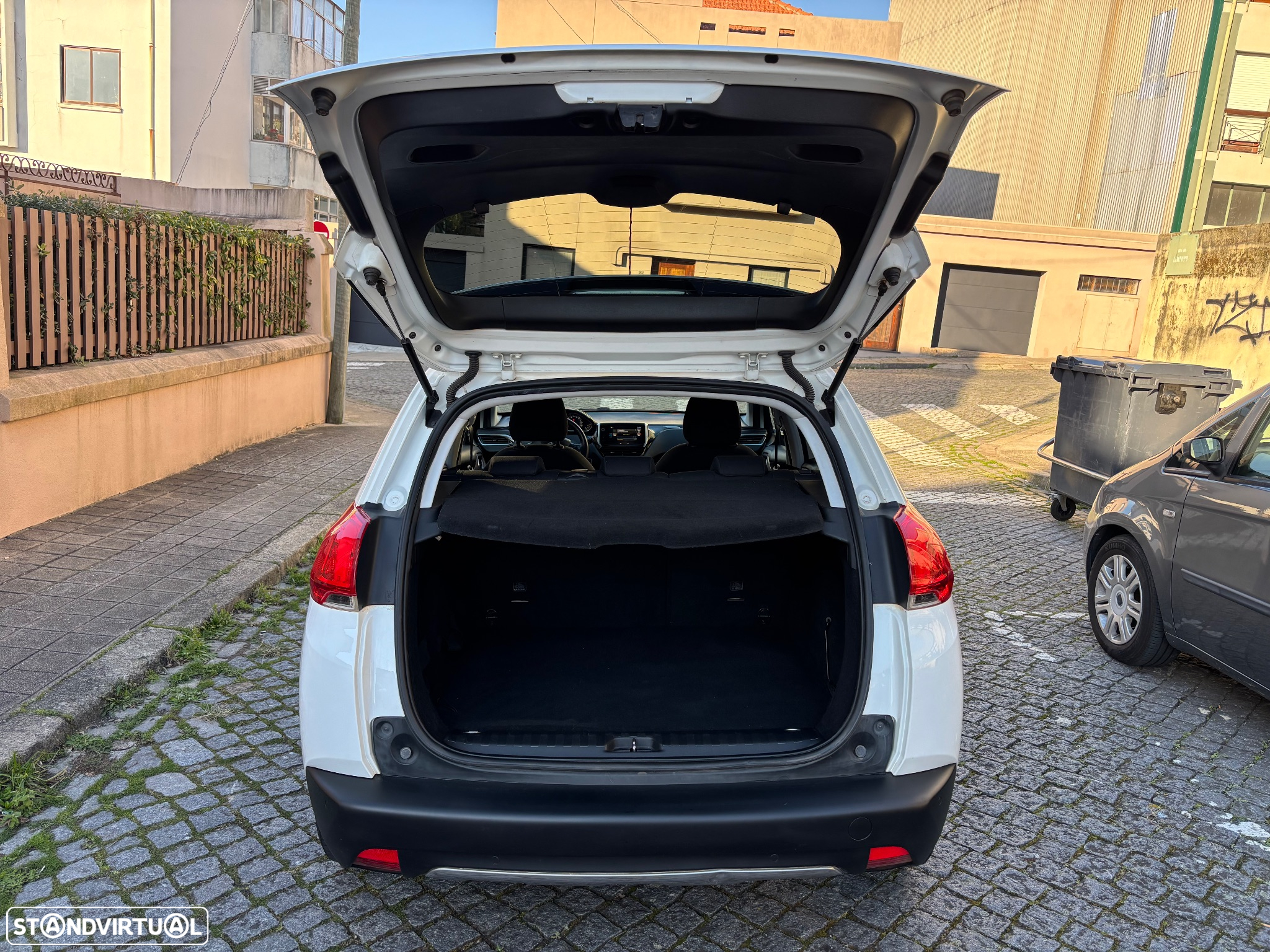 Peugeot 2008 1.2 PureTech Style - 20