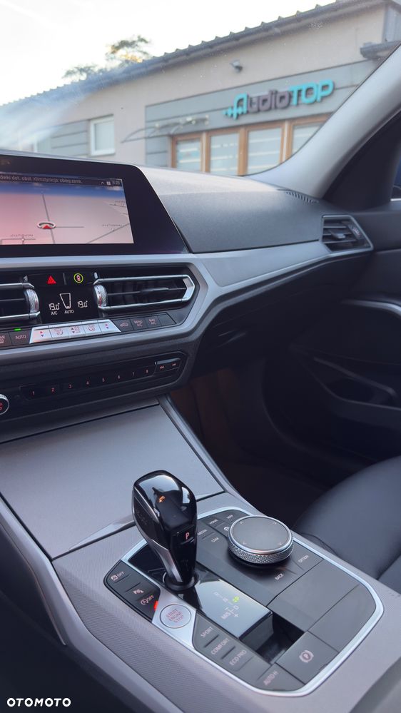 BMW Seria 3 318i - 21