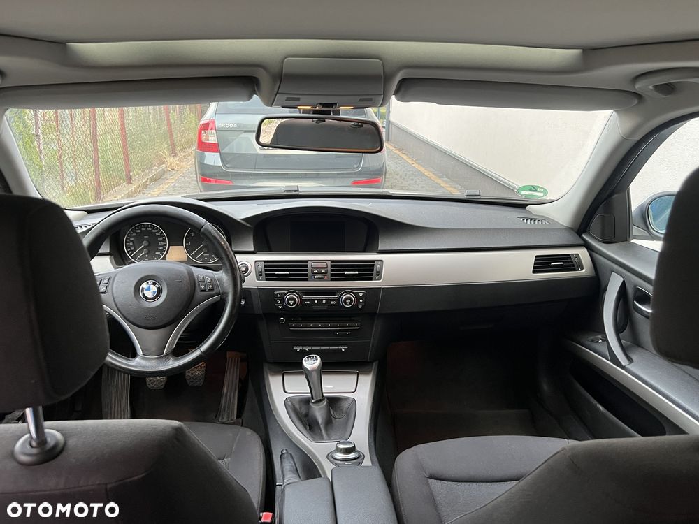 BMW Seria 3 318i - 12