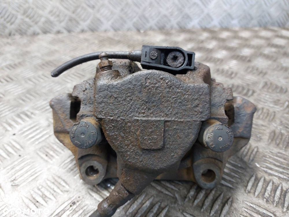 ZACISK HAMULCOWY LEWY PRZÓD MERCEDES W210 E KLASA - 2