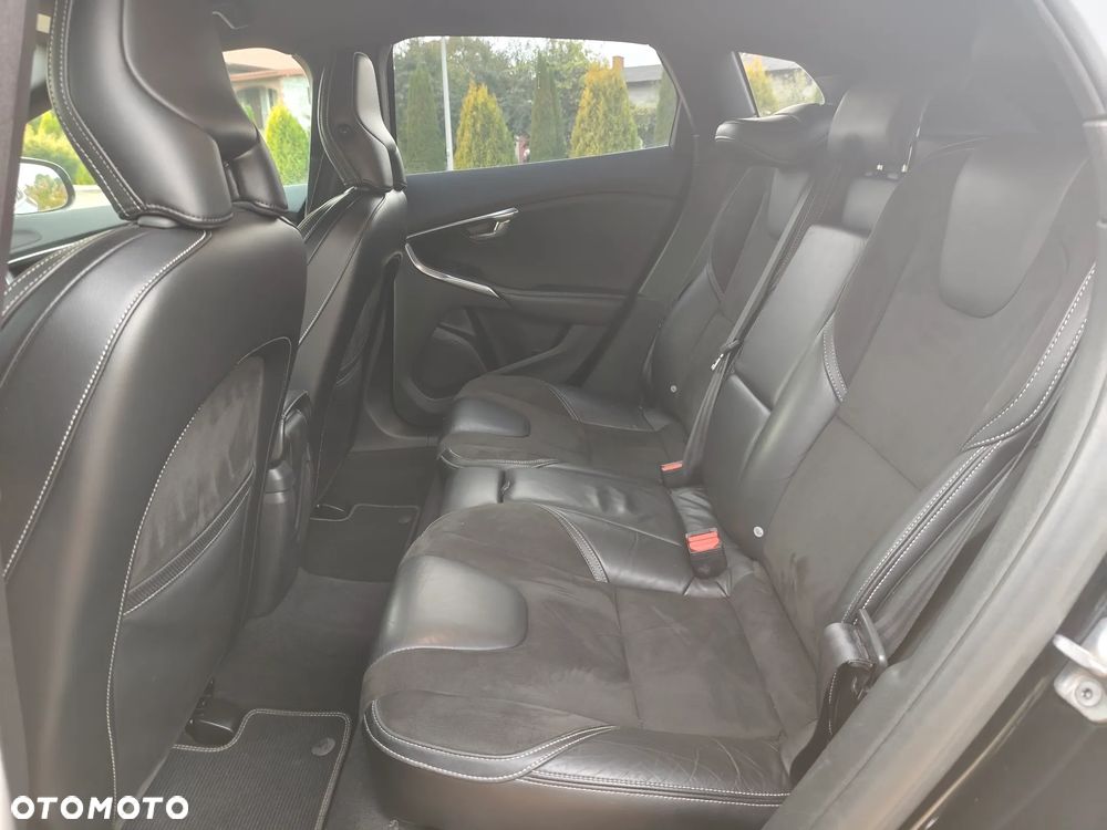 Volvo V40 D2 R Design - 17