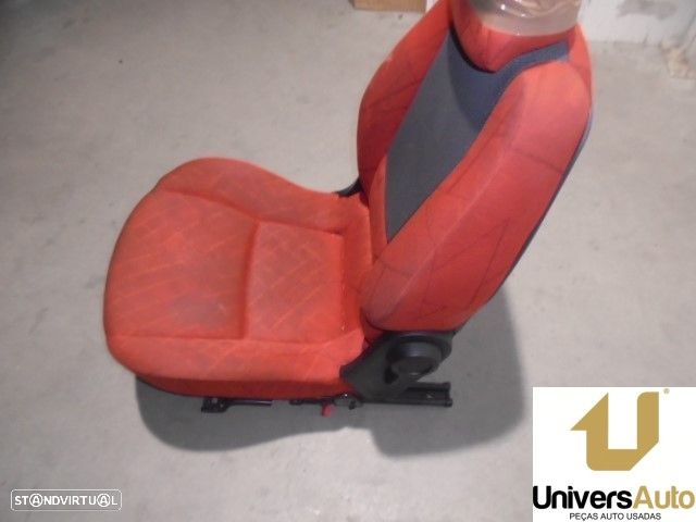 BANCO FRONTAL DIREITO SMART FORFOUR 2005 - - 4