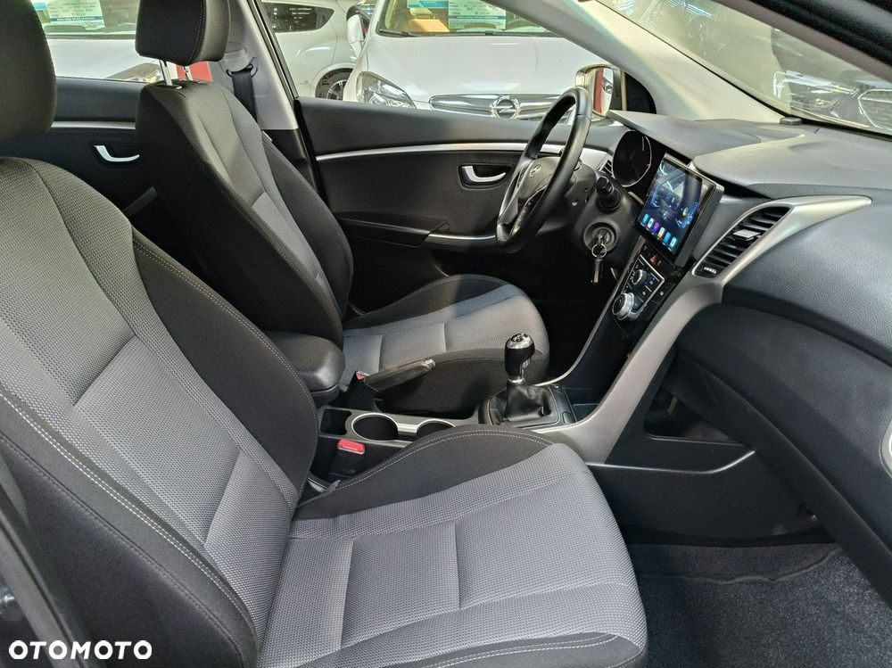 Hyundai i30 blue Kombi 1.4 YES Silver - 11
