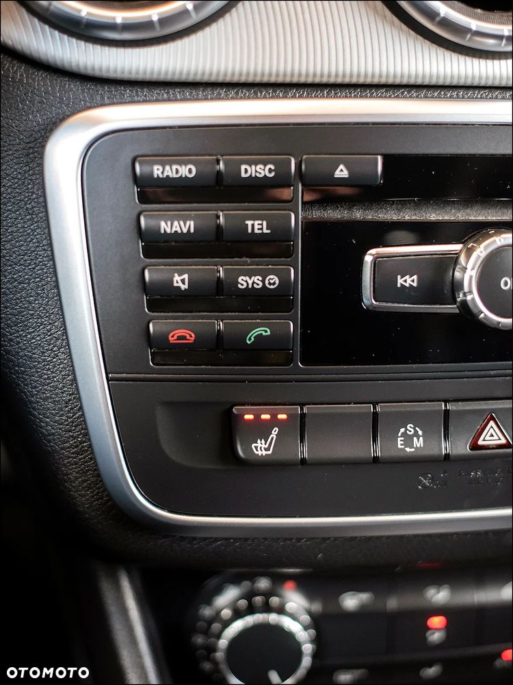 Mercedes-Benz CLA 180 7G-DCT Urban - 25