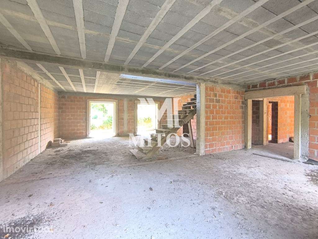 Moradia em pedra T4 por acabar - São Pedro Arcos - Grande imagem: 2/19