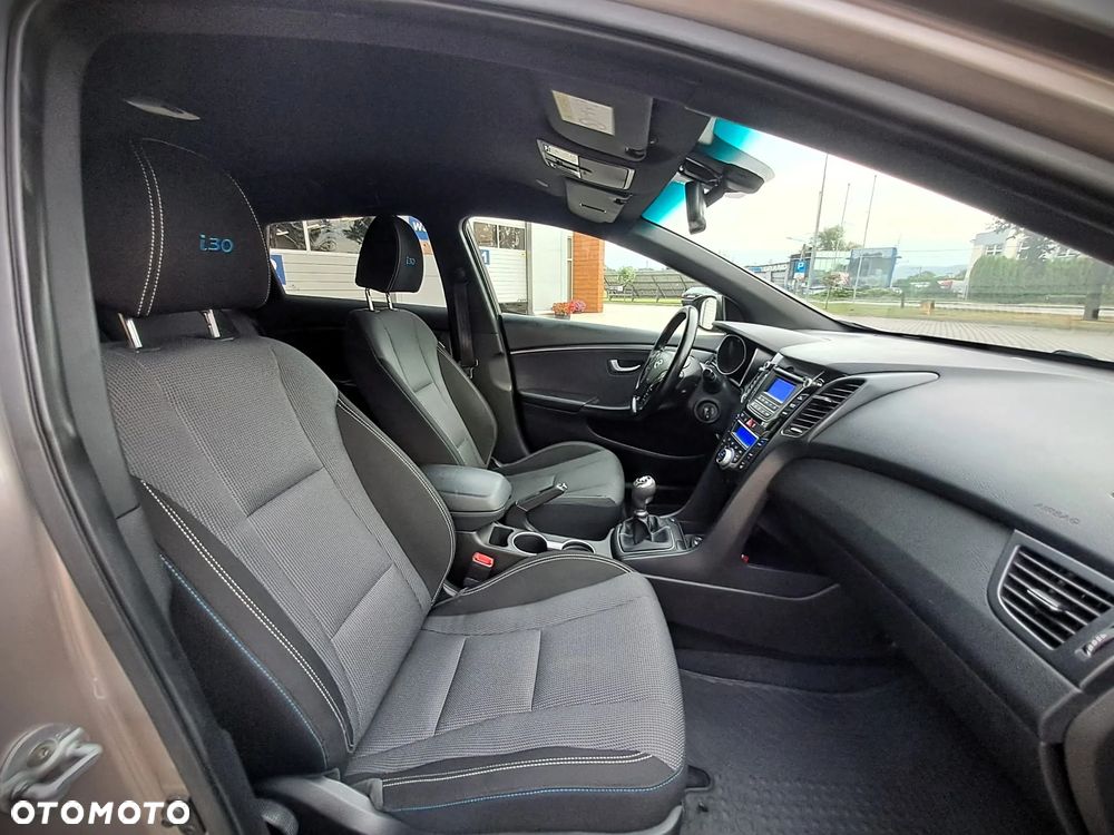 Hyundai i30 blue 1.6 GDI YES Gold - 10