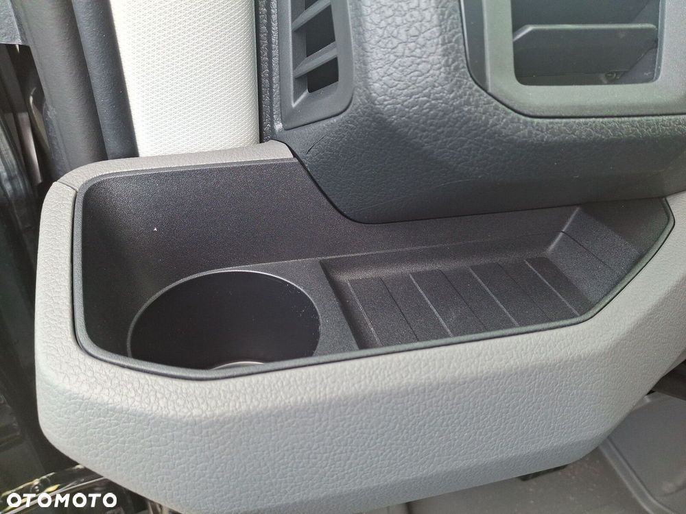 Volkswagen Crafter 35 furgon 177km Automat 3640 - 21
