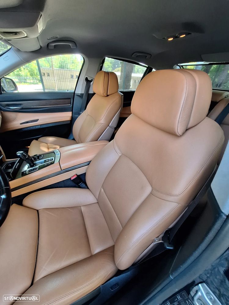 BMW 740 d - 12