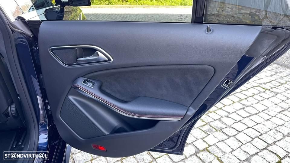 Mercedes-Benz CLA 200 d Shooting Brake AMG Line - 12