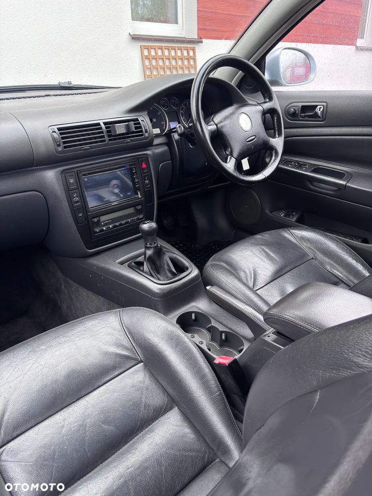 Volkswagen Passat 1.9 TDI Highline - 11
