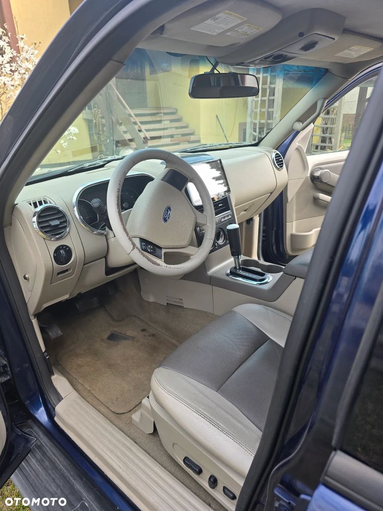 Ford Explorer - 8