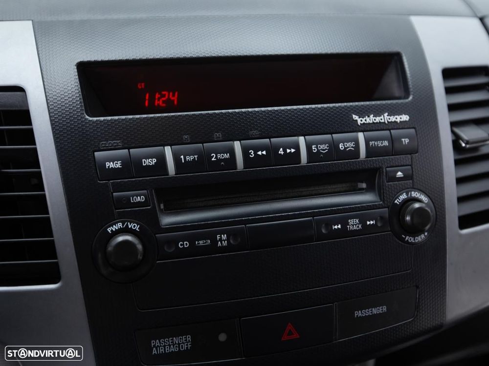 Mitsubishi Outlander - 16