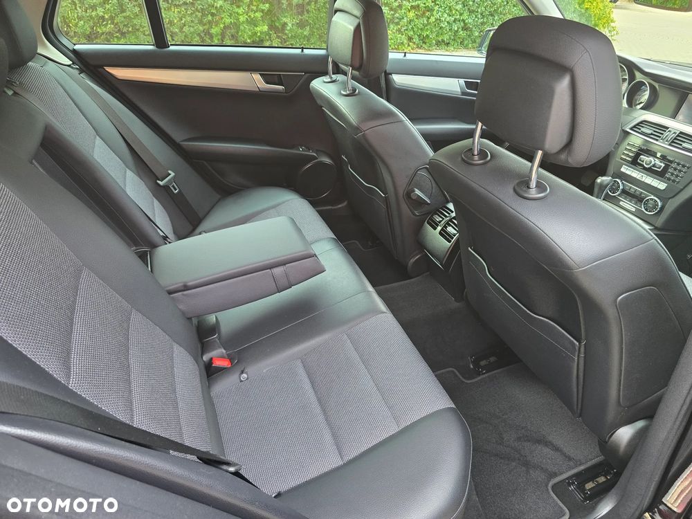 Mercedes-Benz Klasa C 180 BlueEFFICIENCY Avantgarde - 30