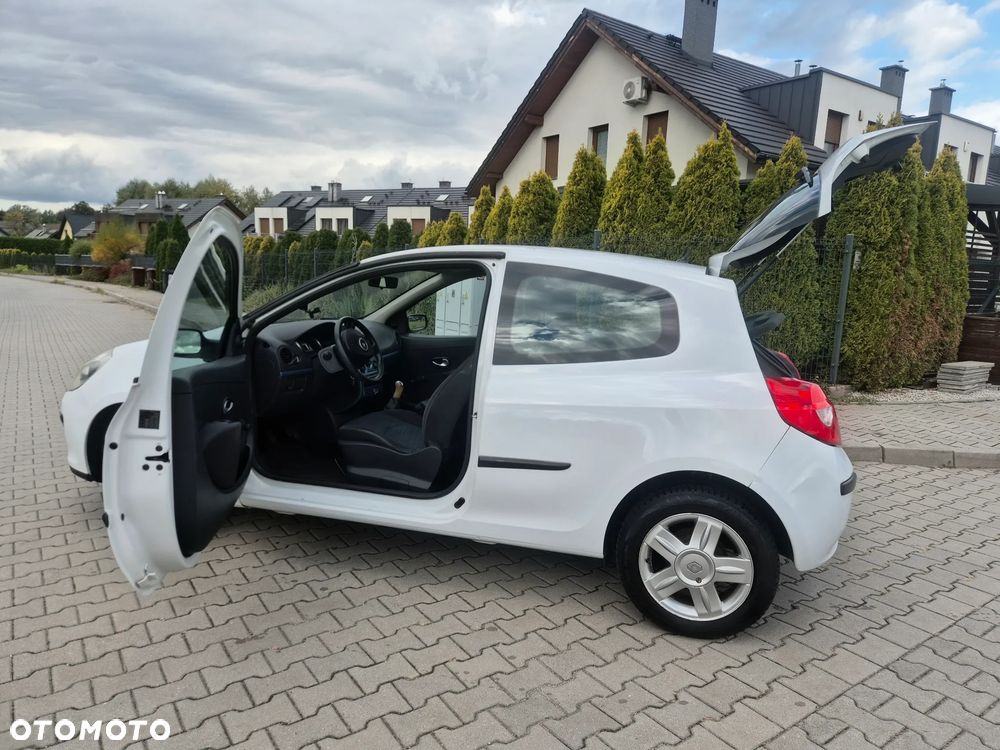 Renault Clio 2009 photo 2