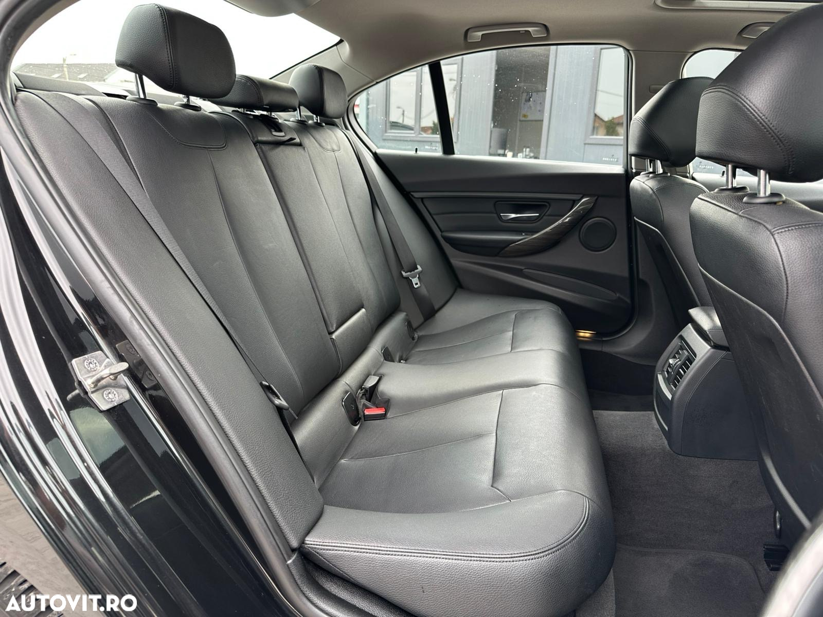 BMW Seria 3 320d xDrive Aut. Luxury Line - 27