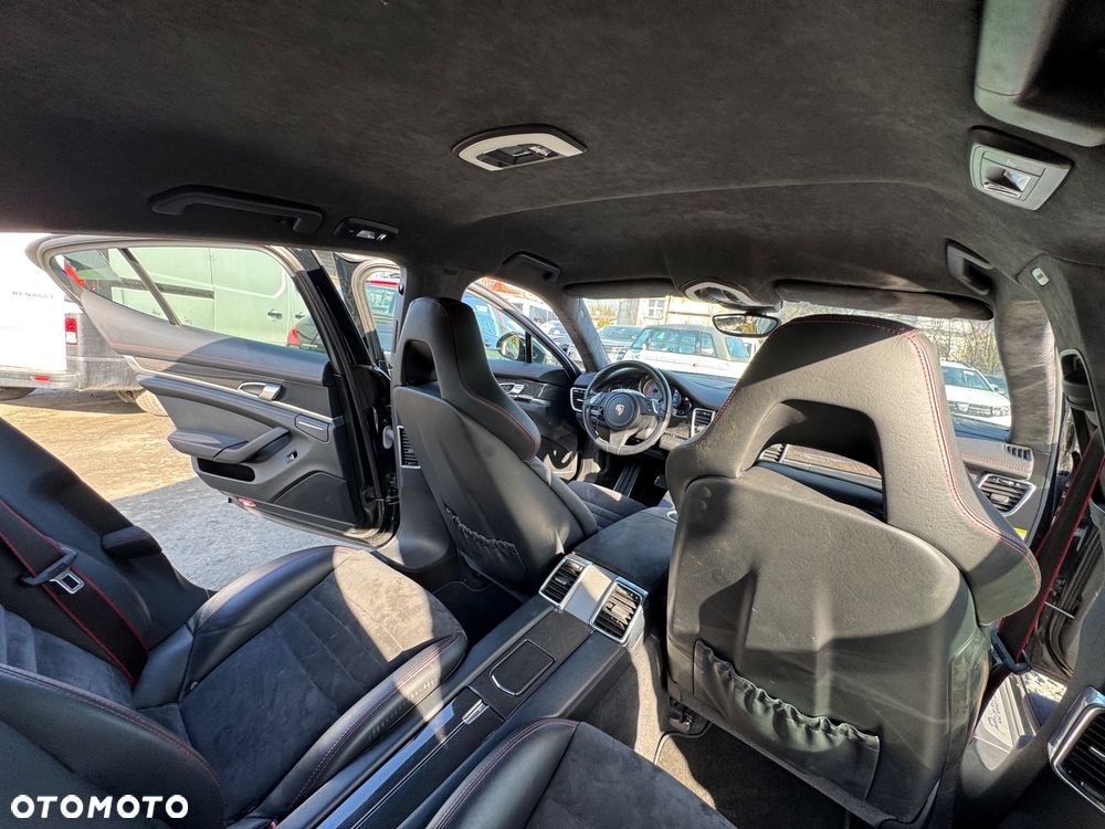 Porsche Panamera GTS - 12