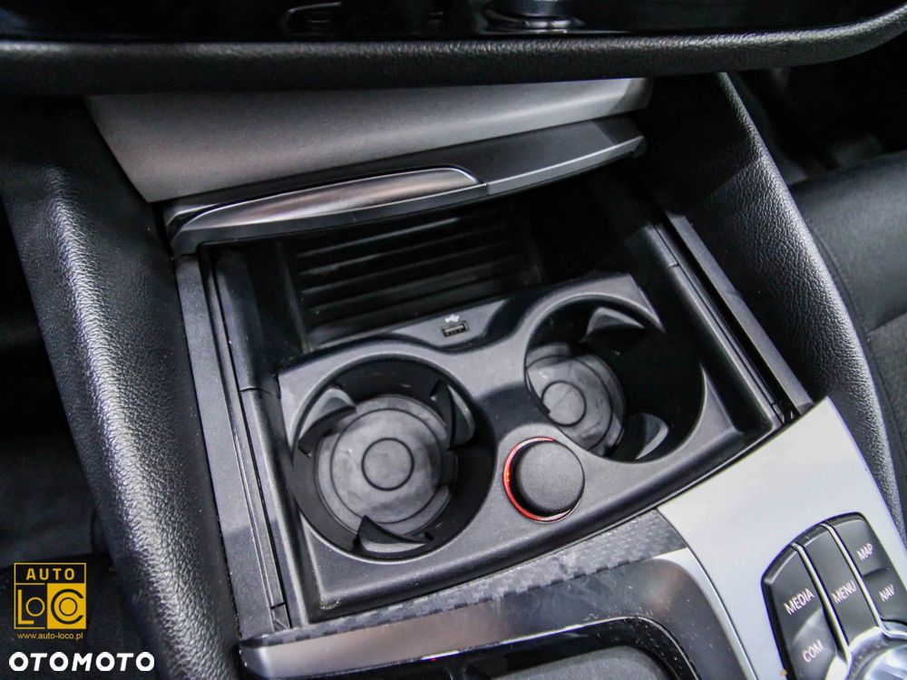 BMW Seria 5 518d - 32