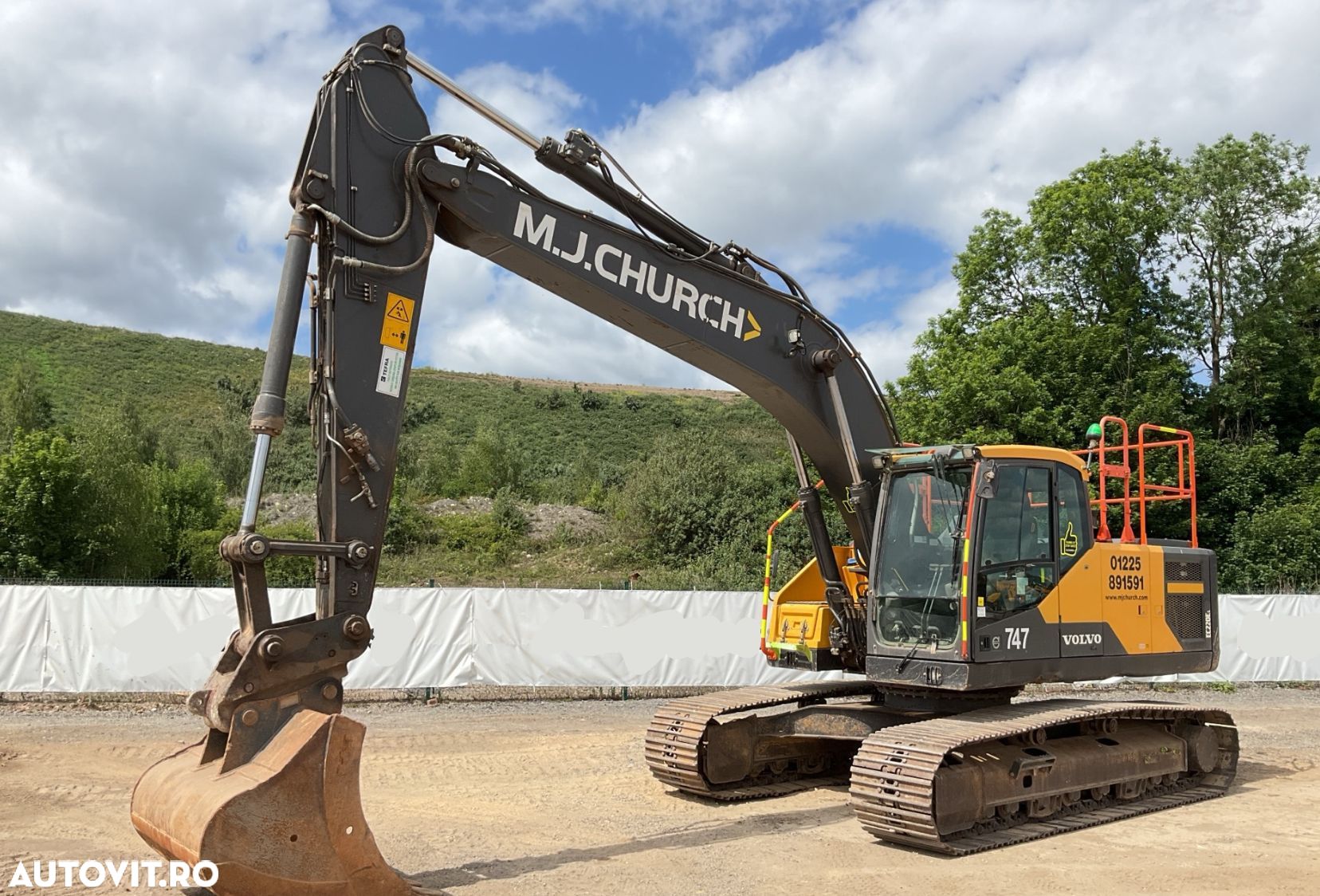 Volvo EC220EL Excavator - 1