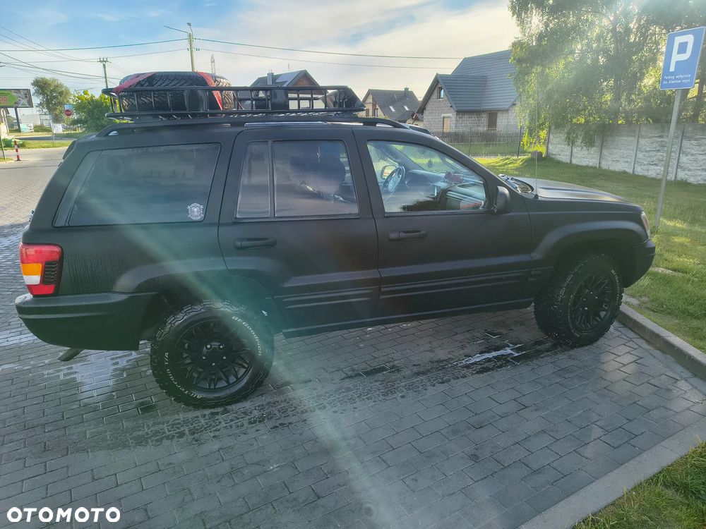 Jeep Grand Cherokee - 12