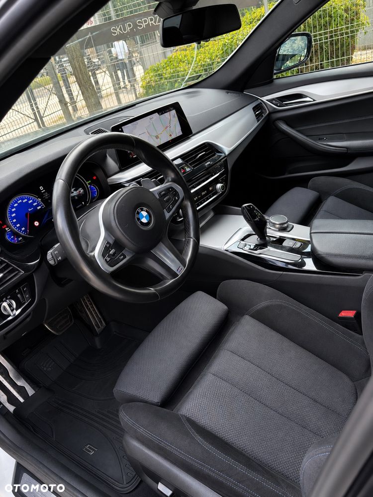 BMW Seria 5 520d xDrive - 12