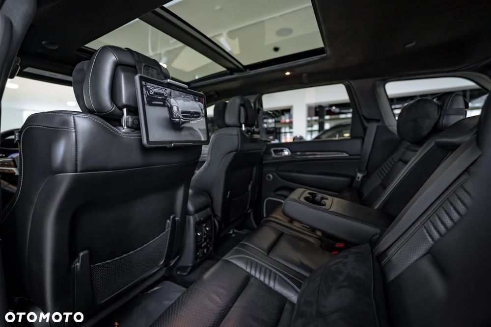 Jeep Grand Cherokee - 35
