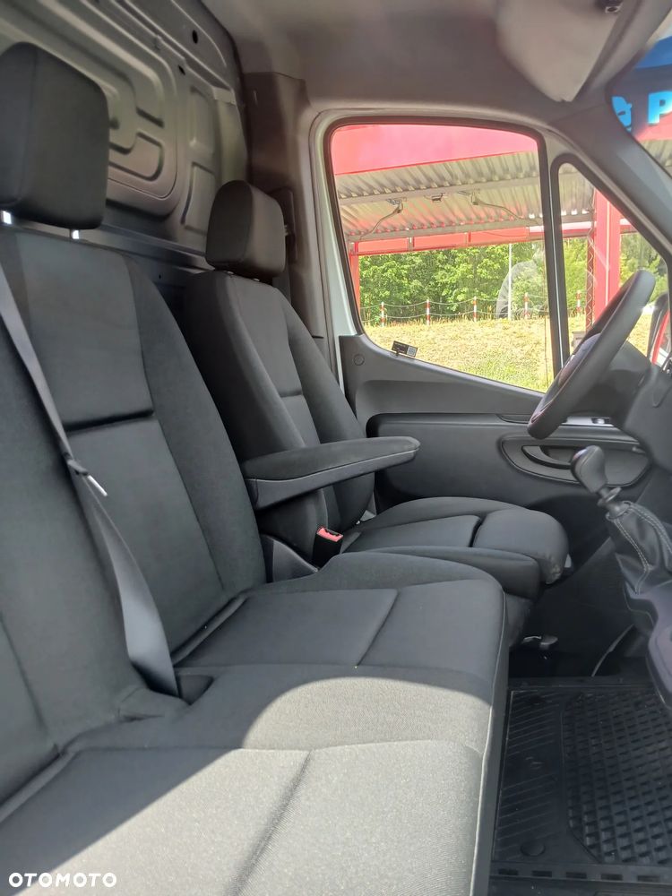 Mercedes-Benz Sprinter - 10