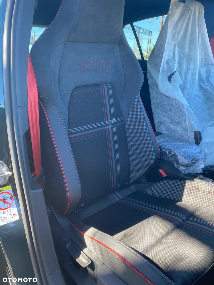 Volkswagen Golf - 13