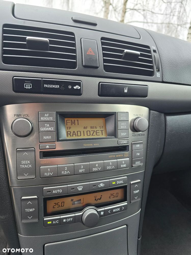 Toyota Avensis 1.8 VVT-i Combi - 22