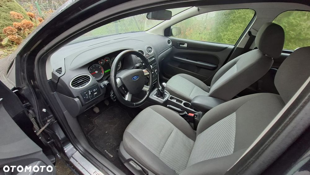 Ford Focus 1.6 Ambiente - 11