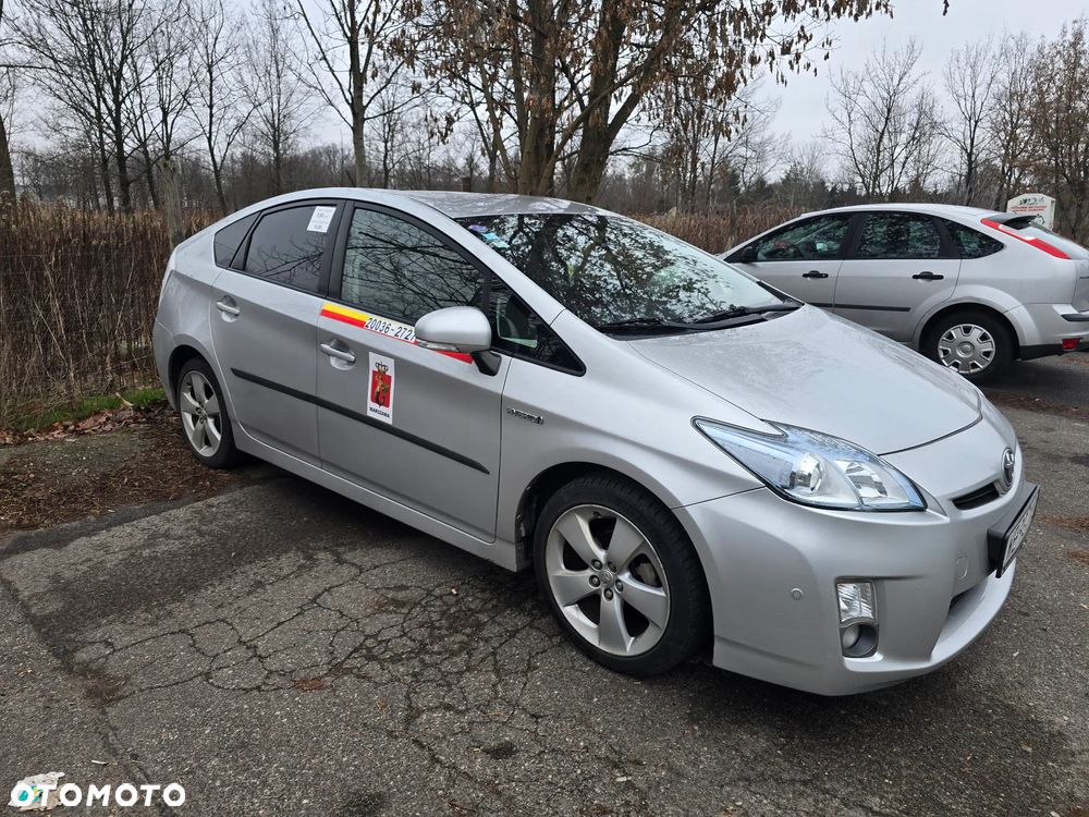 Toyota Prius (Hybrid) - 3