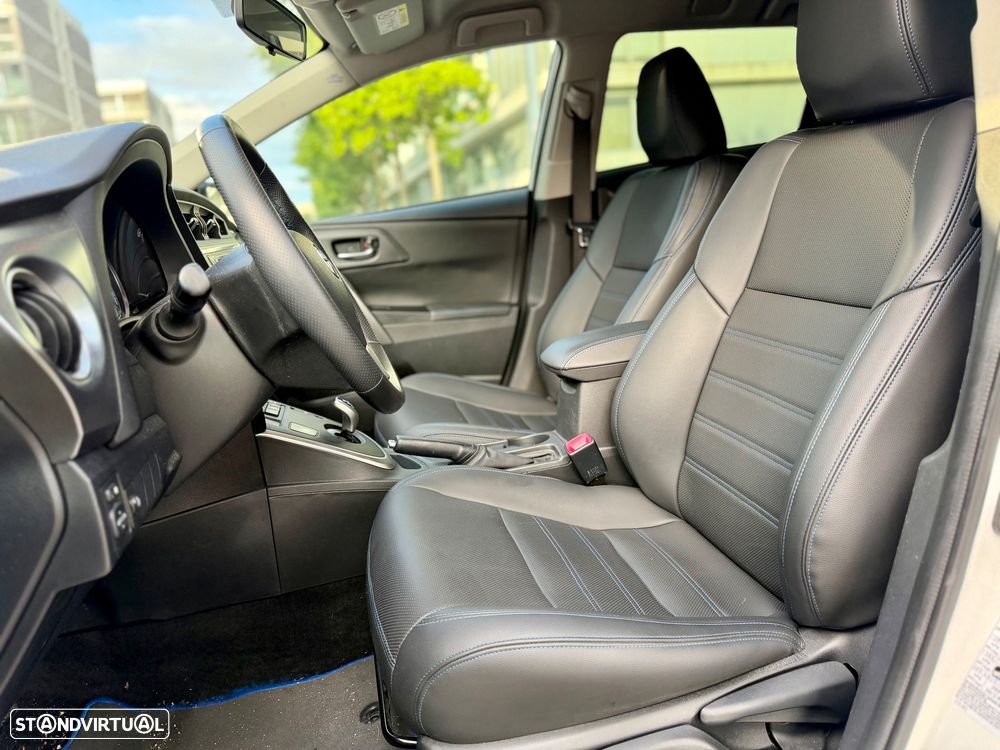 Toyota Auris Touring Sports 1.8 HSD Comfort+J17 - 12