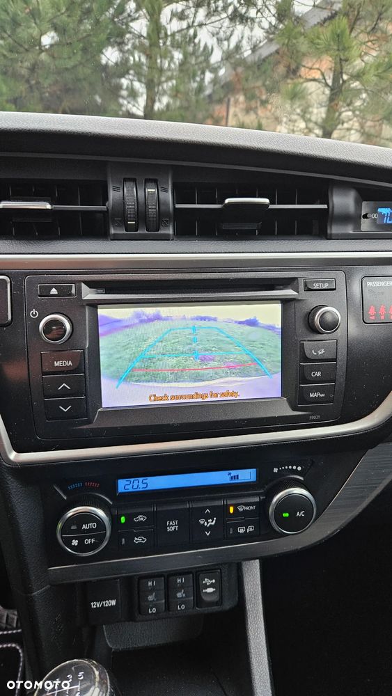 Toyota Auris 1.6 Premium Comfort - 14