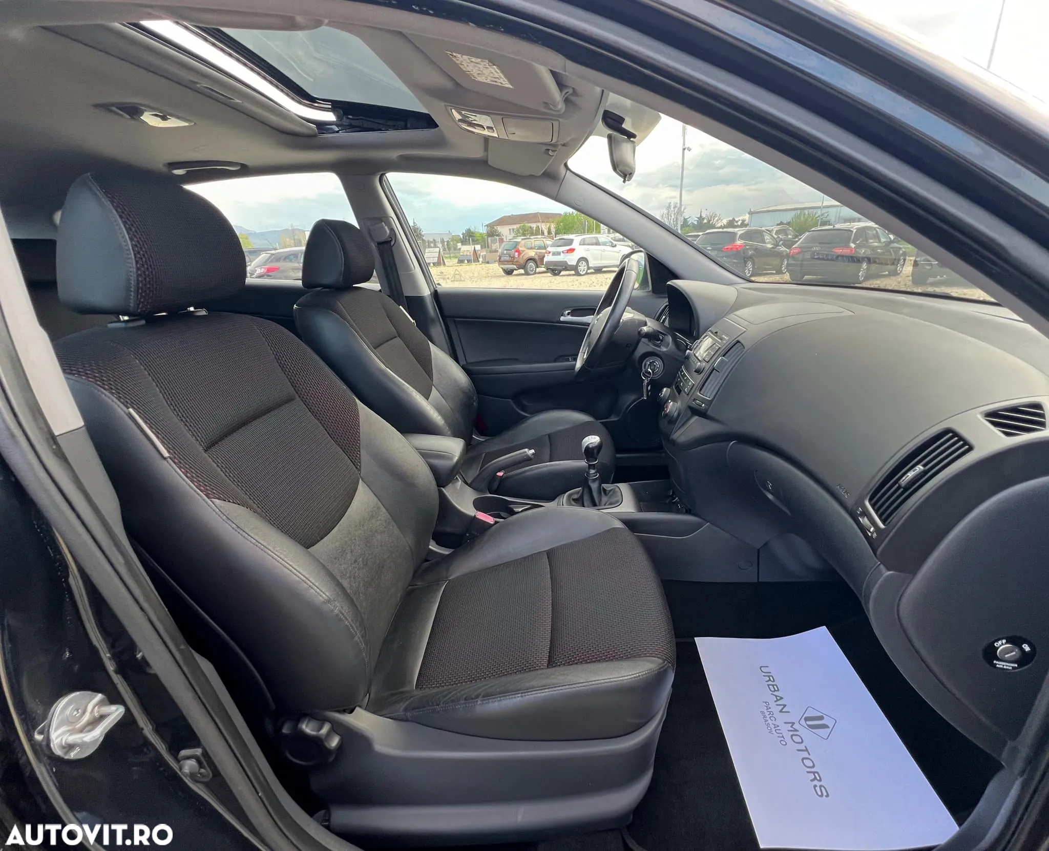 Hyundai i30 1.6 CRDi CLASSIC - 10