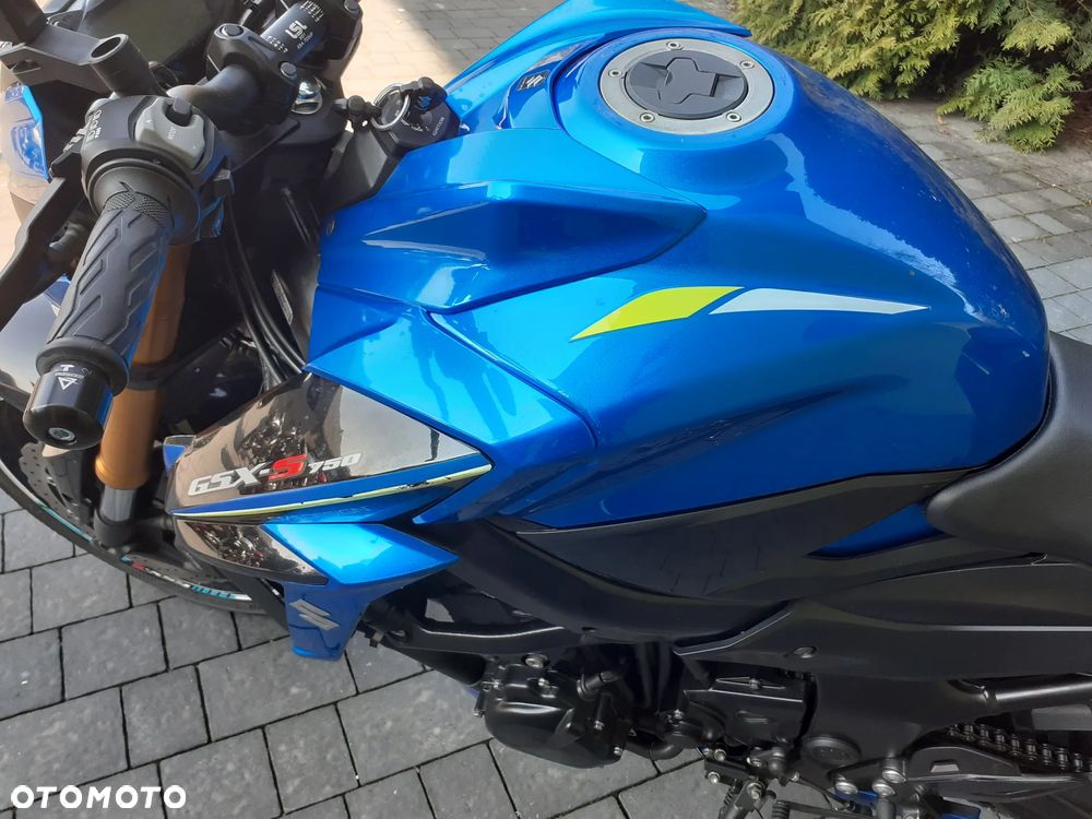 Suzuki GSX - 11