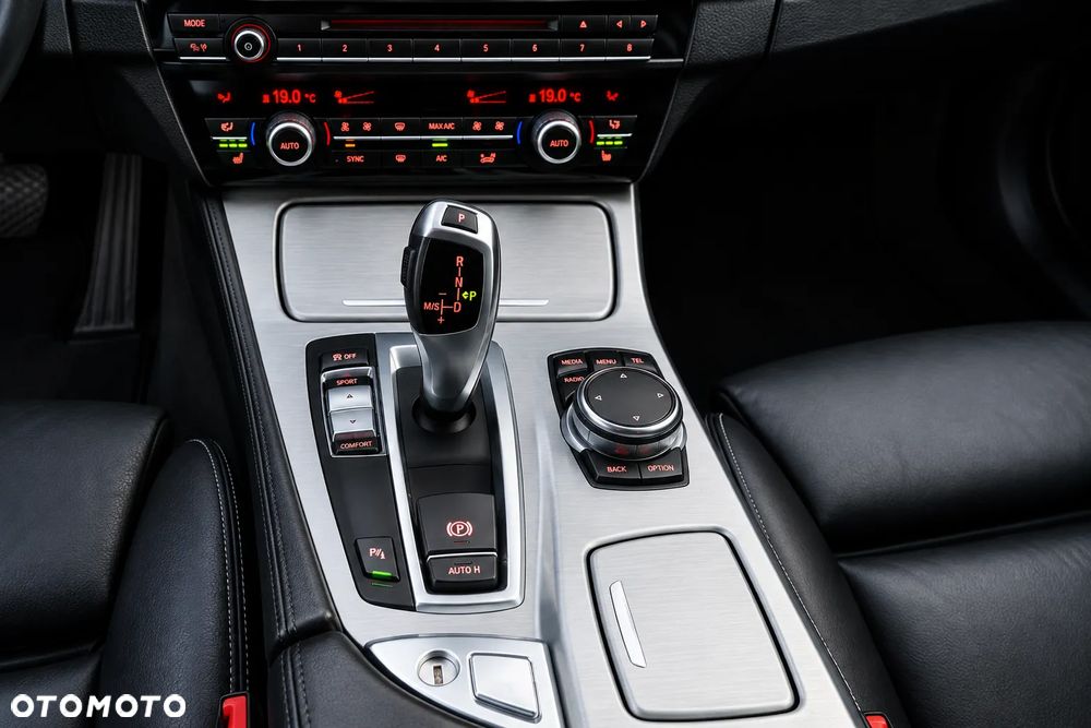 BMW Seria 5 525d Luxury Line - 12