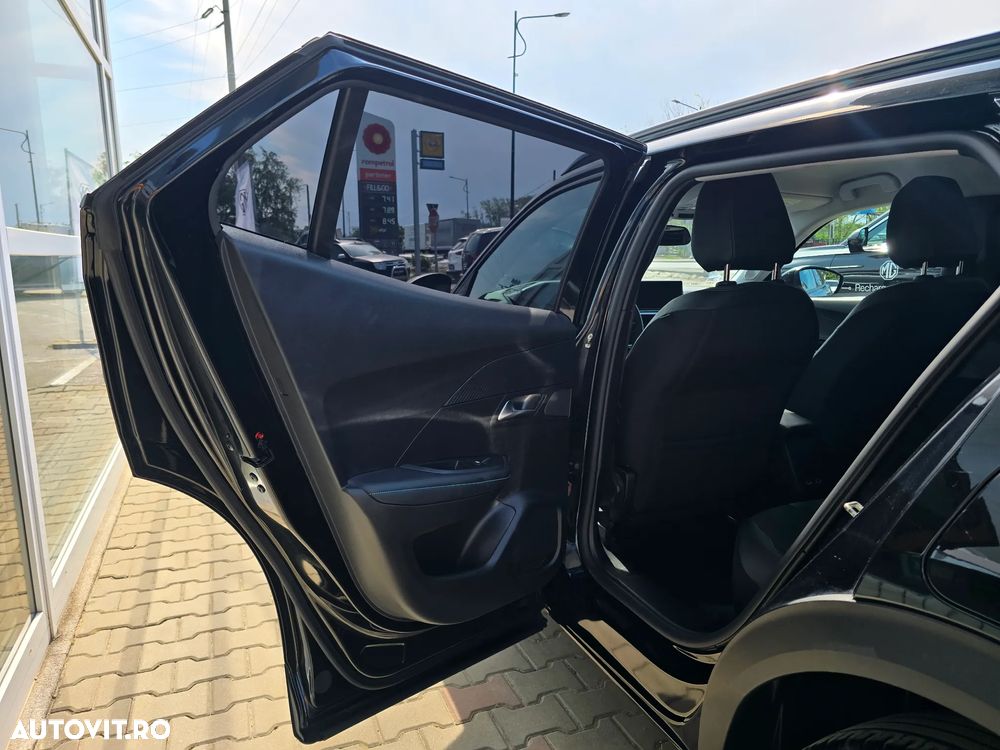 Peugeot 2008 1.5 BlueHDI EAT8 STT Allure Pack - 13