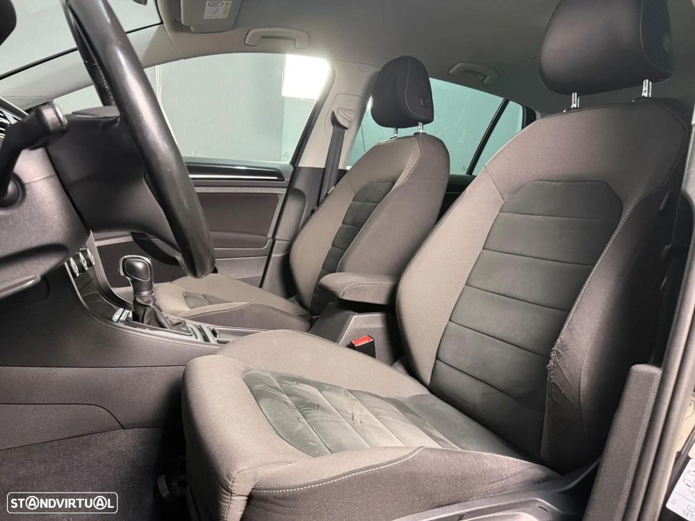 VW Golf 1.6 TDI Highline DSG - 14