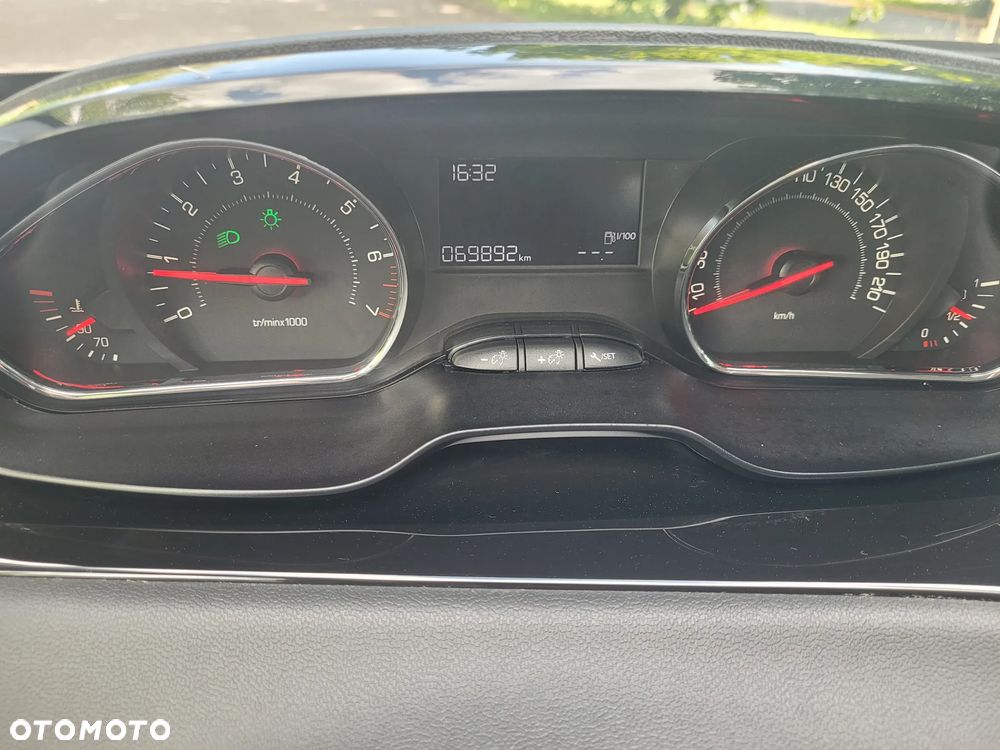 Peugeot 208 1.2 PureTech Active - 14