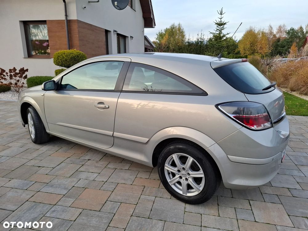 Opel Astra III GTC 1.4 Enjoy - 10
