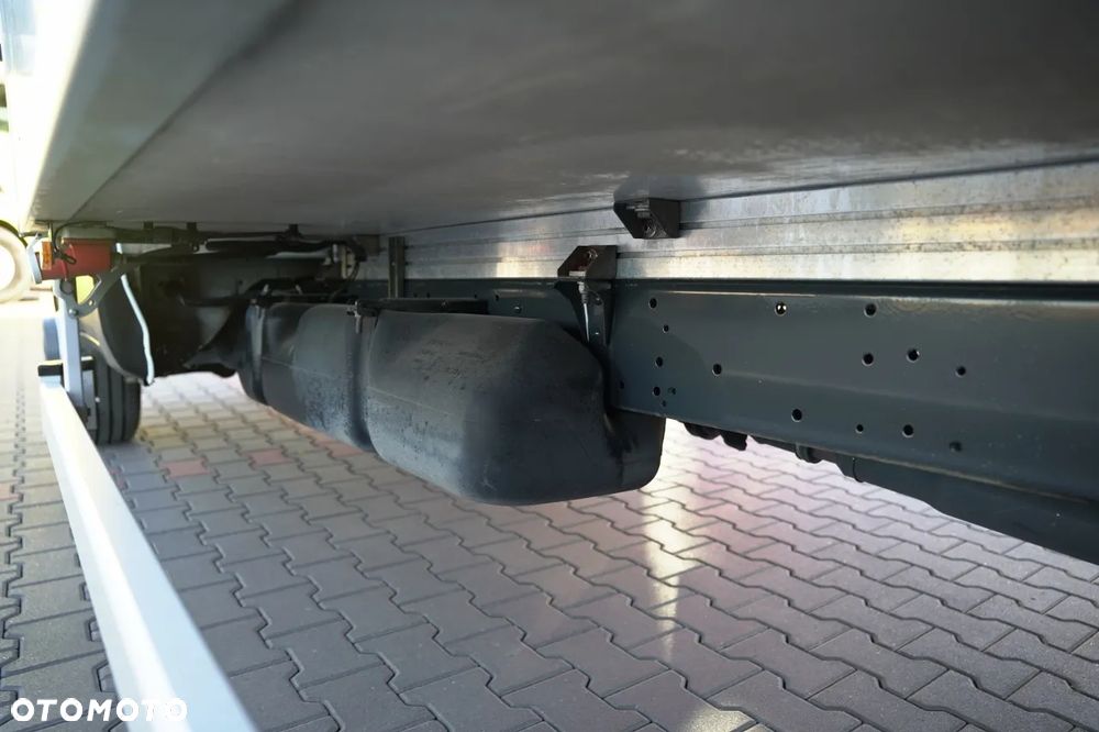 Iveco DAILY 70-150 / CHŁODNIA / AGREGAT THERMO KING V -300 MAX / BLIŹNIAK / WINDA DHOLLANDIA / AUTOMAT / 3 MIEJSCA - 19