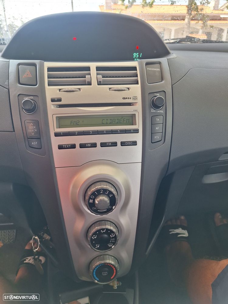 Toyota Yaris - 11