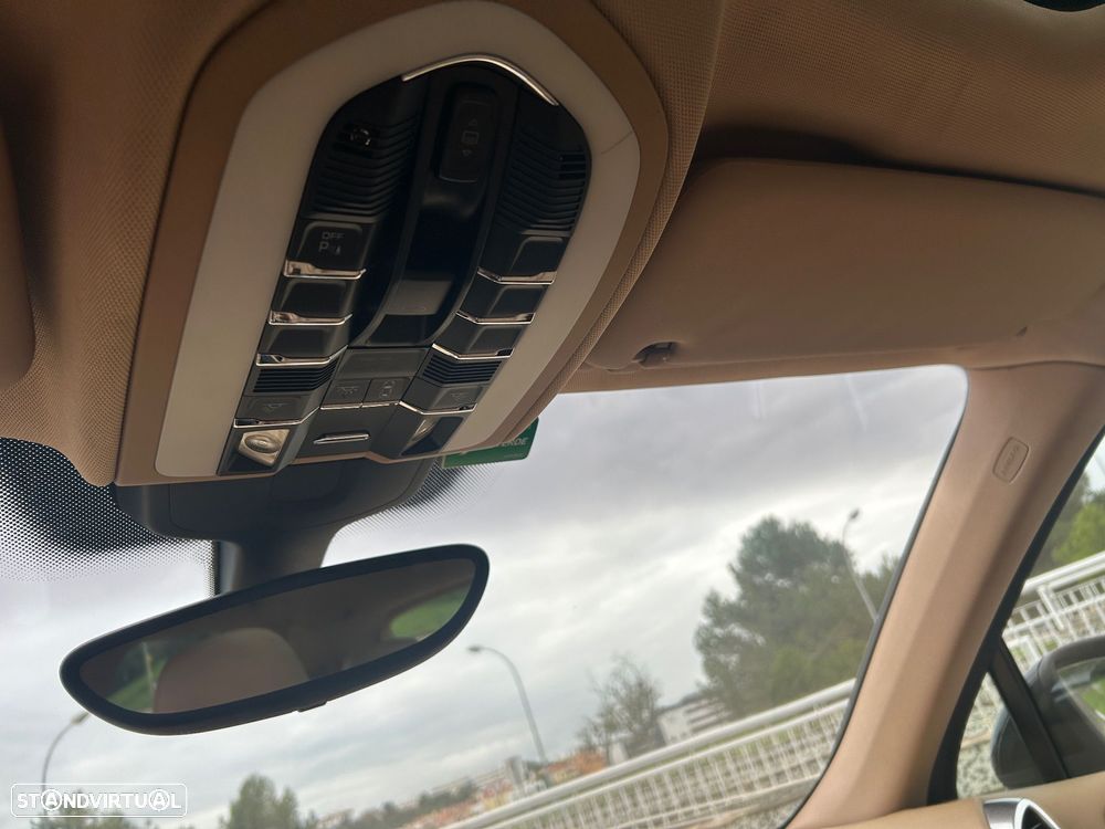 Porsche Cayenne S - 16