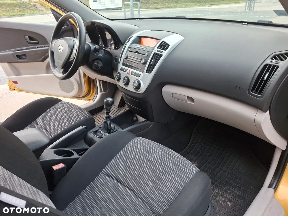 Kia Ceed - 19