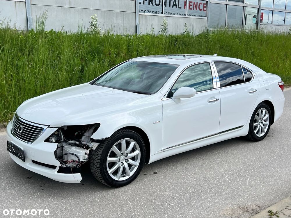 Lexus LS - 4