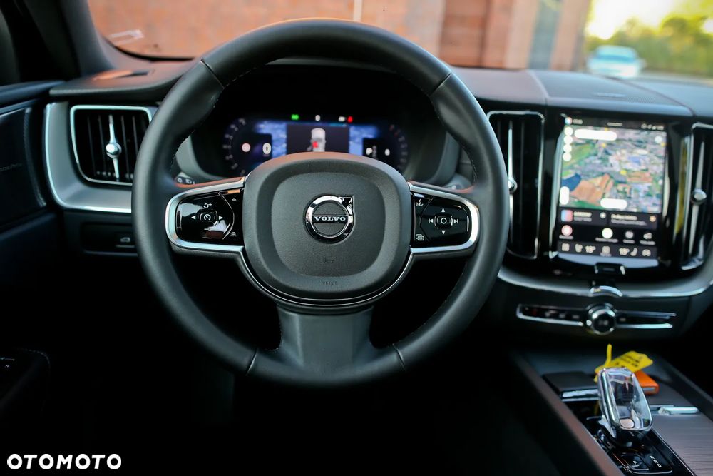Volvo XC 60 B5 B AWD Plus Black Edition - 22