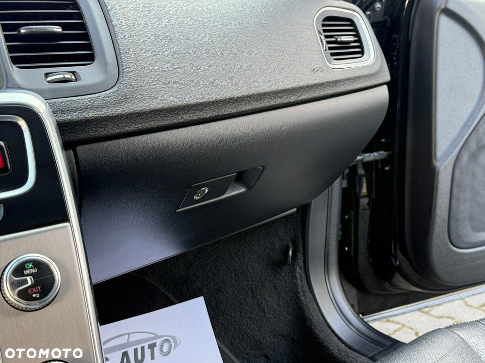 Volvo V60 D4 Momentum - 20