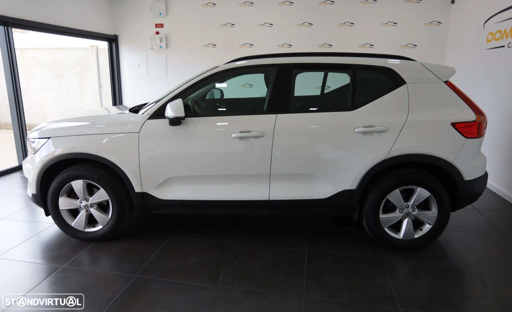 Volvo XC 40 1.5 T3 Momentum Plus - 4